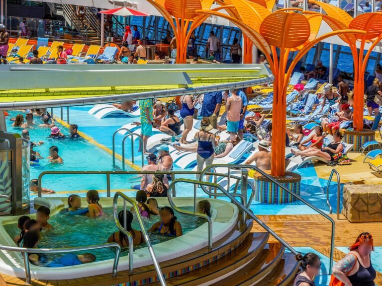 Disappointing photos show what it's really like to go on a cruise