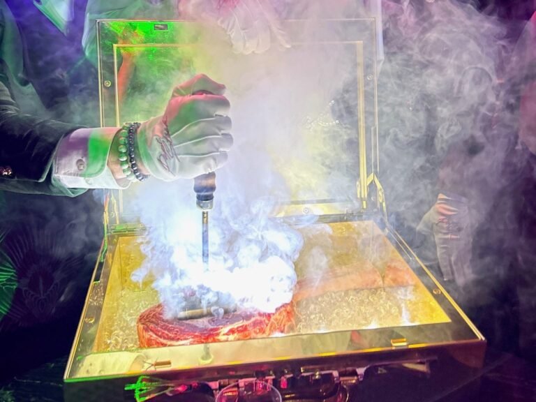 I tried a $1,000 steak at the Fontainebleau Las Vegas hotel. It was the ultimate Sin City dining experience.