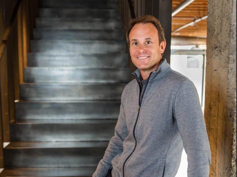 'Godfather of SaaS' says he's only interested in investing in companies that are in the office 6 days a week
