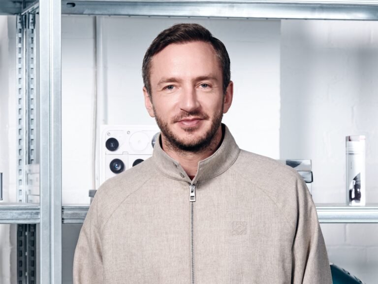 The more AI this marketing chief exec uses, the less scared he gets