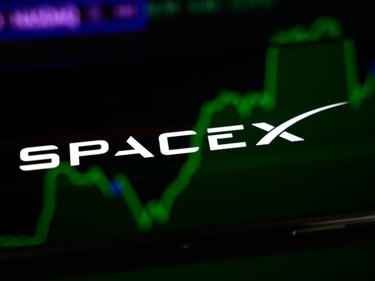 SpaceX wants to raise $75 billion for a record-setting IPO