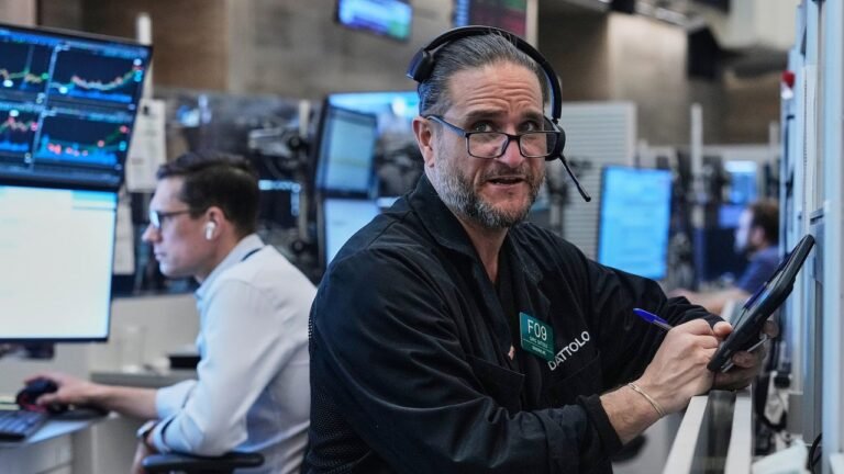 AI stocks resume sell-off and drag Wall Street lower from record highs