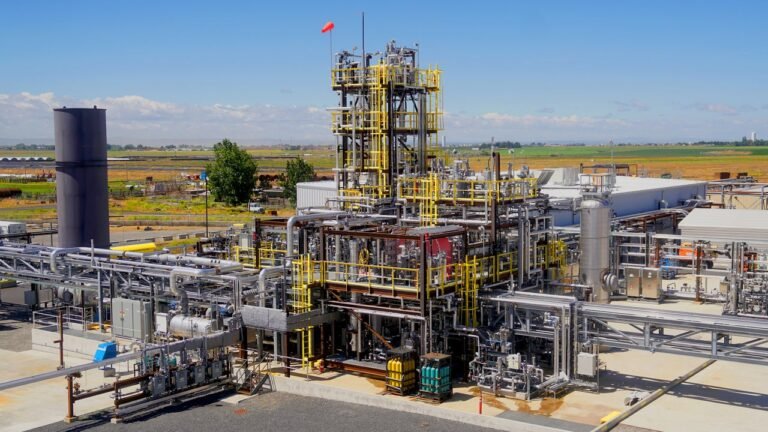 This new factory just commercialized jet fuel made from CO2