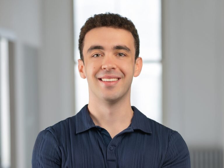 Fizz built a social media app for college students. Now it wants to graduate.