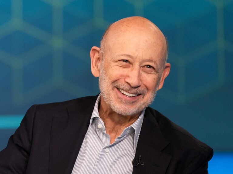What ex-Goldman CEO Lloyd Blankfein had to learn about being rich — and how he's crushing retirement