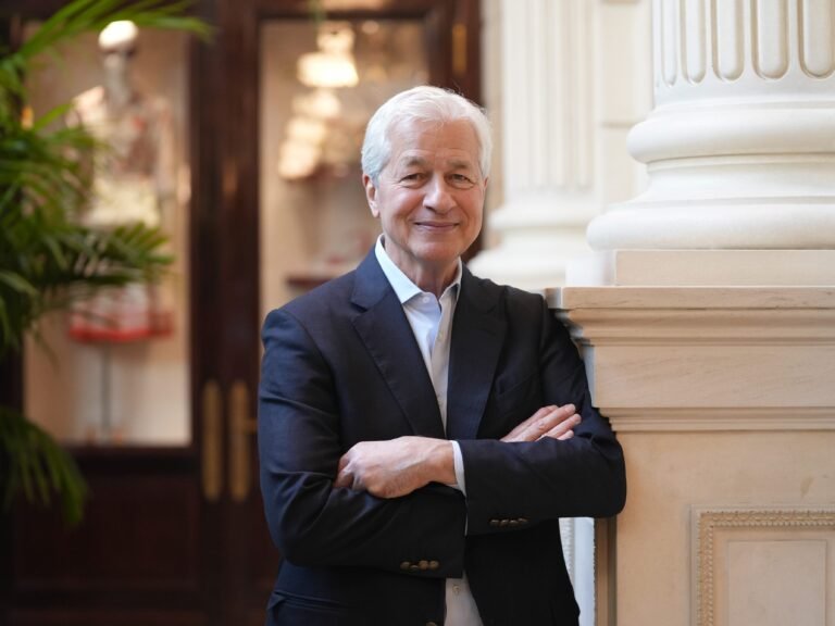 Jamie Dimon said insecurity can ruin CEOs. Here's how to spot a fragile ego hiding behind confidence.