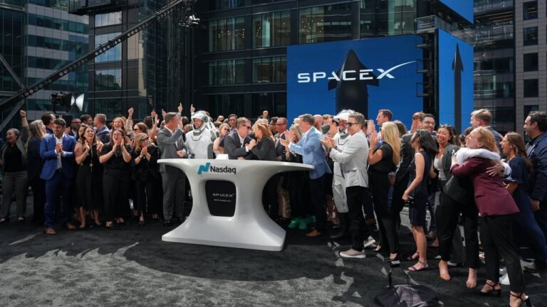 Wall Street banks are buying the SpaceX hype, but investors remain cautious