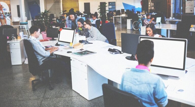 Workers long for peace and quiet in noisy offices amid RTO push