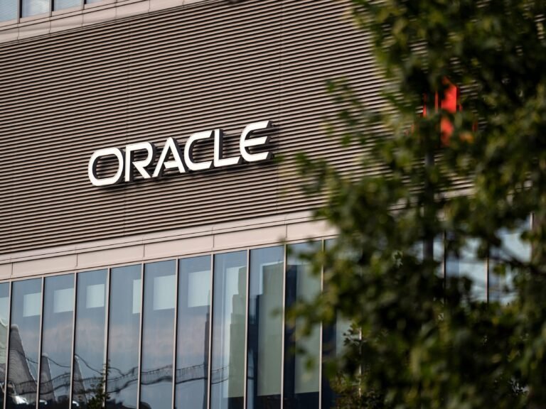 Oracle maintains its capex forecast and reports cloud growth, sending shares up 7%