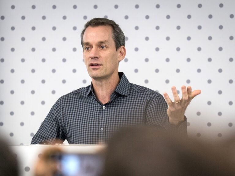 Former Google chief scientist Jeff Dean is raising again for his new AI startup, seeking around a $50 billion valuation