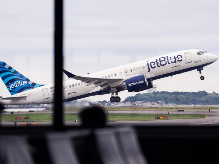 Airlines waive change fees as nor'easter hits Northeast