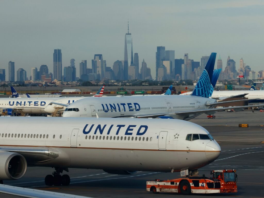 United is teasing Delta for not having Starlink on its planes, and trying to lure loyal customers with its fast WiFi
