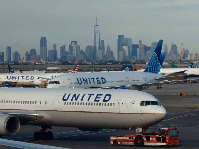 United is teasing Delta for not having Starlink on its planes, and trying to lure loyal customers with its fast WiFi