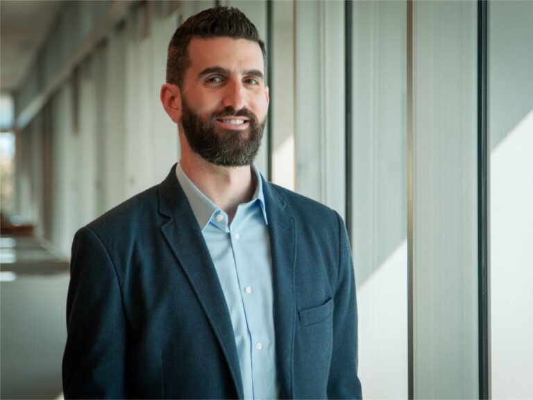 This CEO wants to challenge Tesla's charging dominance. He's teaching dealerships how to make the EV pitch.