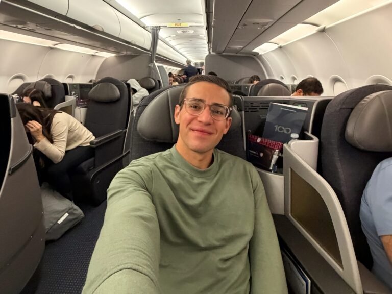 How to make economy feel like an upgrade, according to a travel expert who's spent 3,500 hours in premium cabins