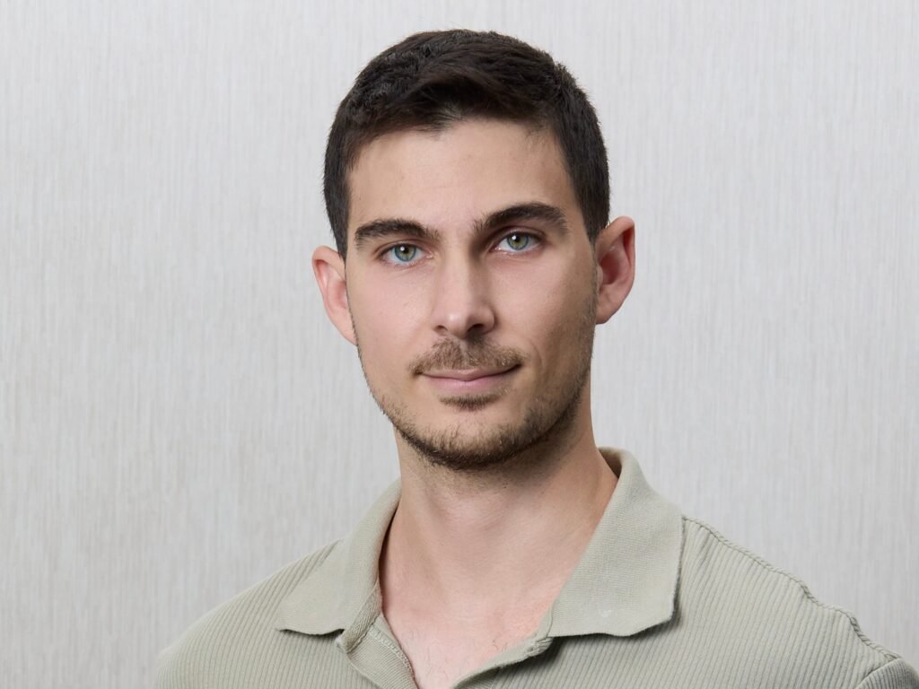 Lightspeed is betting this startup can lure shoppers with a feed of AI images. Read the pitch deck it used to raise $7M.