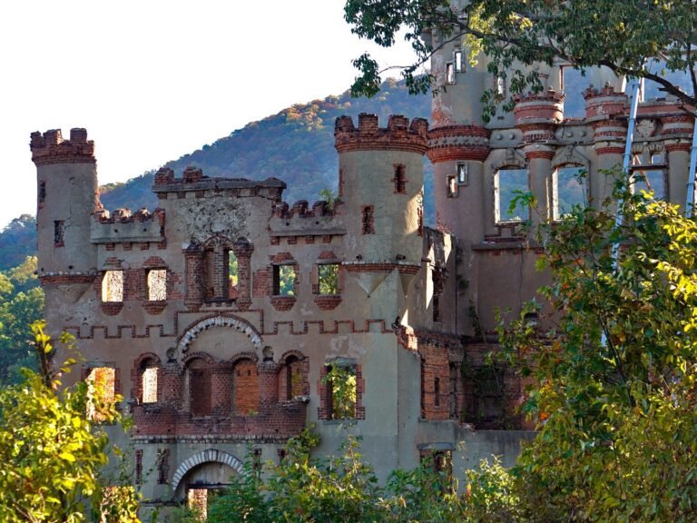 I visited an abandoned castle on a New York island that's only accessible by boat. It was hauntingly beautiful.