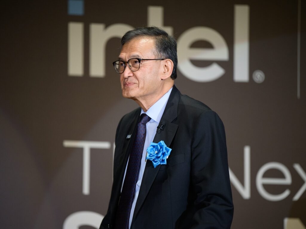 Intel plunges 25% amid surging memory costs and PC weakness