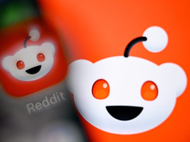Reddit is going logged-in only. Blame Google AI Overviews.