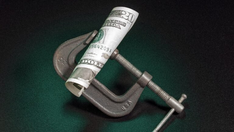 More than 1 in 3 Americans making over $300,000 say they are living paycheck to paycheck